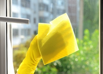 34823373 - cleaning windows with special rag