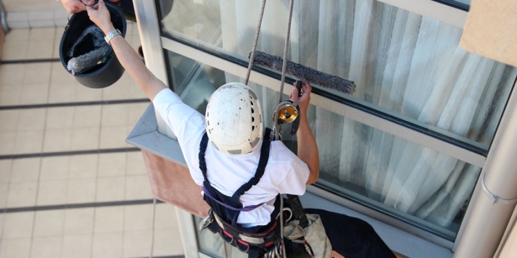 26620197 - climbers washing windows - teamwork
