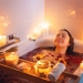 domácí večerní wellness ve vaně při svíčkách